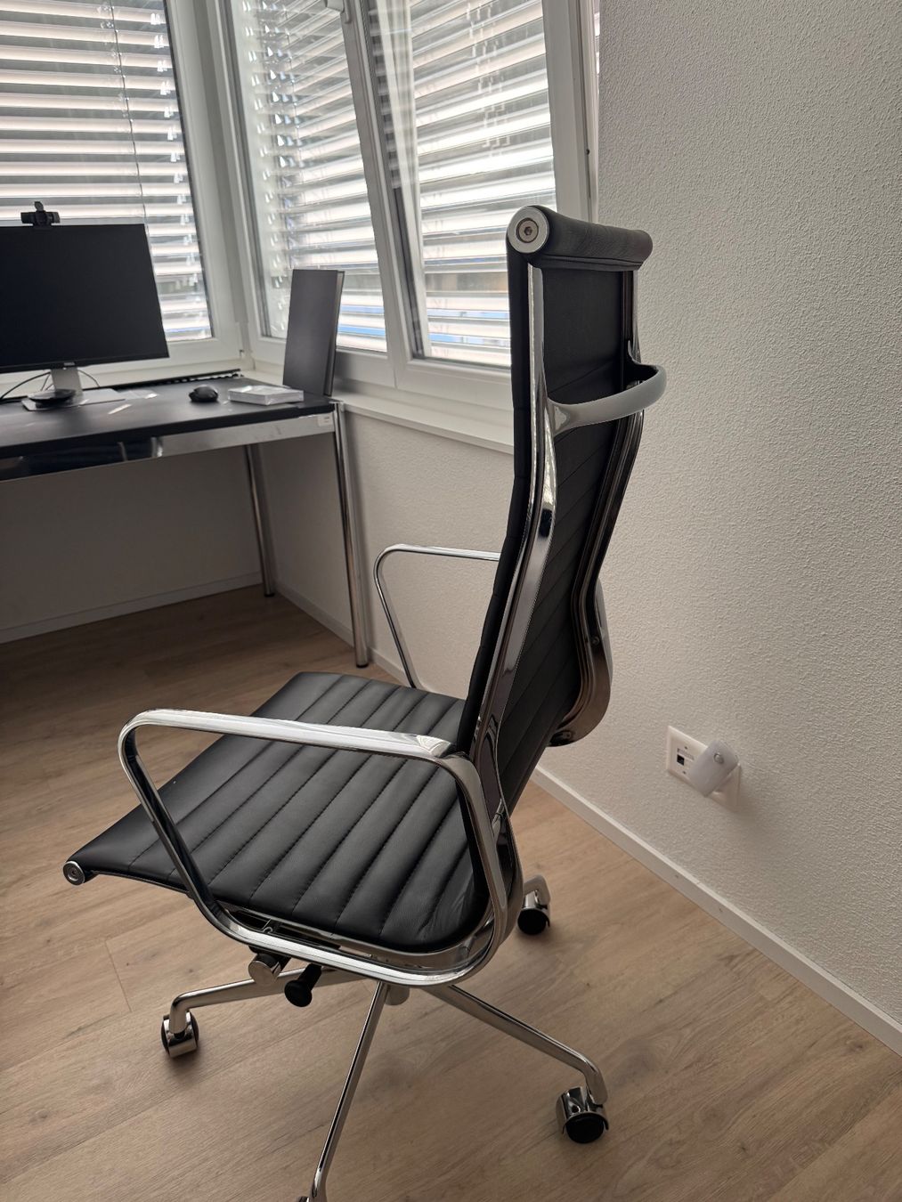 Chaises roulantes: Bürostuhl Schwarz Leder – D'occasion à Zürich par bas_bpr7 1
