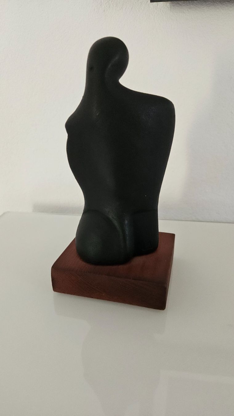 Statuette: Statuetta nera "abbraccio di mamma" – Usato da Melano venduto da H-Sara 2
