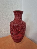 Antike Chinesische Rotlack Vase, filigran & tief geschnitzt
