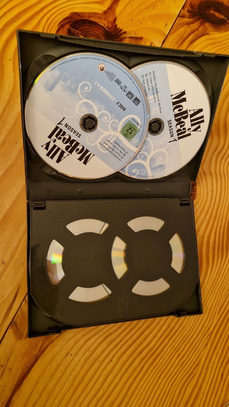 Tutti i DVDs: Ally McBeal DVD – Usato da Küttigen venduto da TheFactor 1