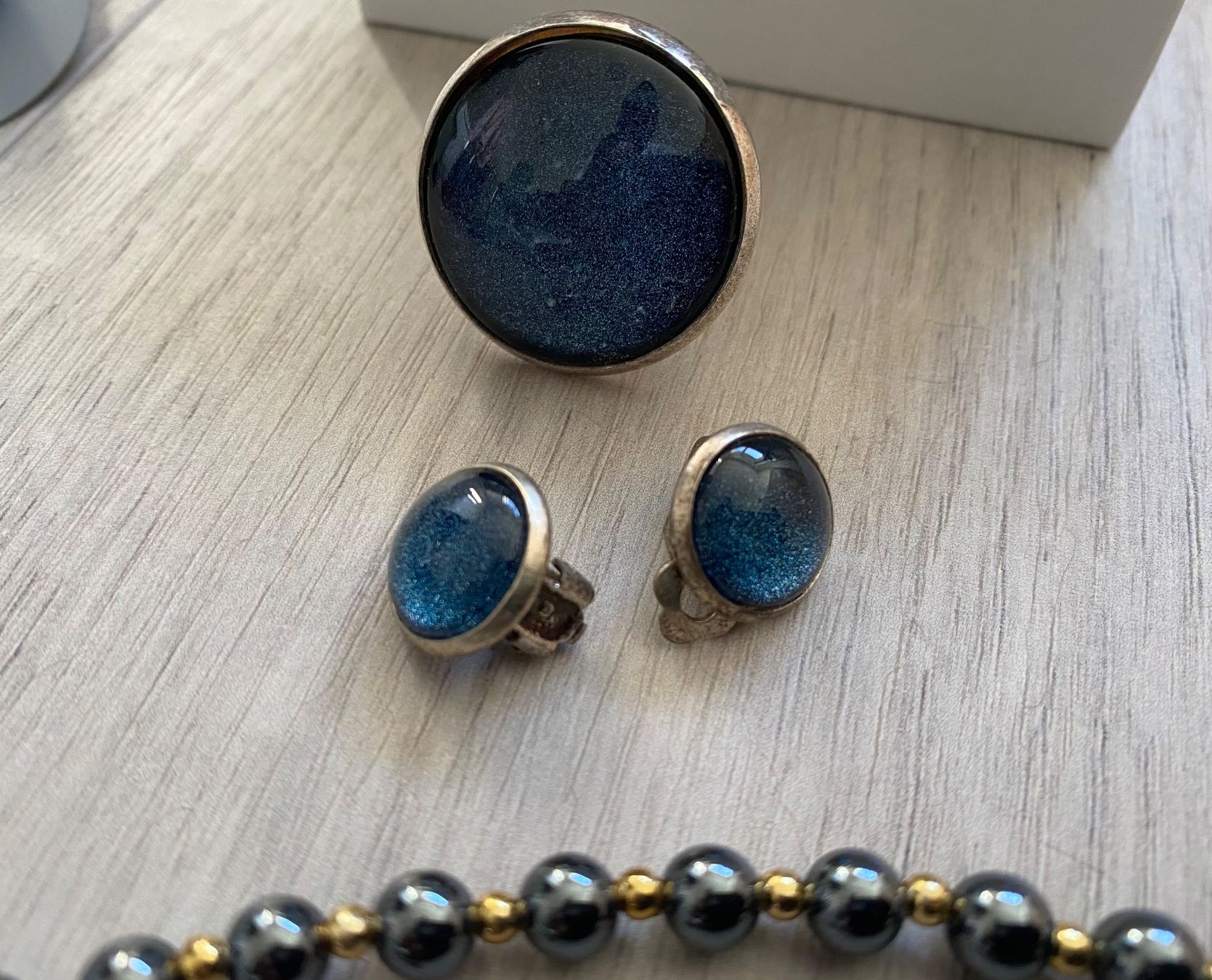 Sonstiger Schmuck: Kette Perlen Kette Ring Ohrringe Ohrstecke – Gebraucht aus Dottikon von 6571 2