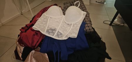 Women's clothing lot consisting of +90 pieces
