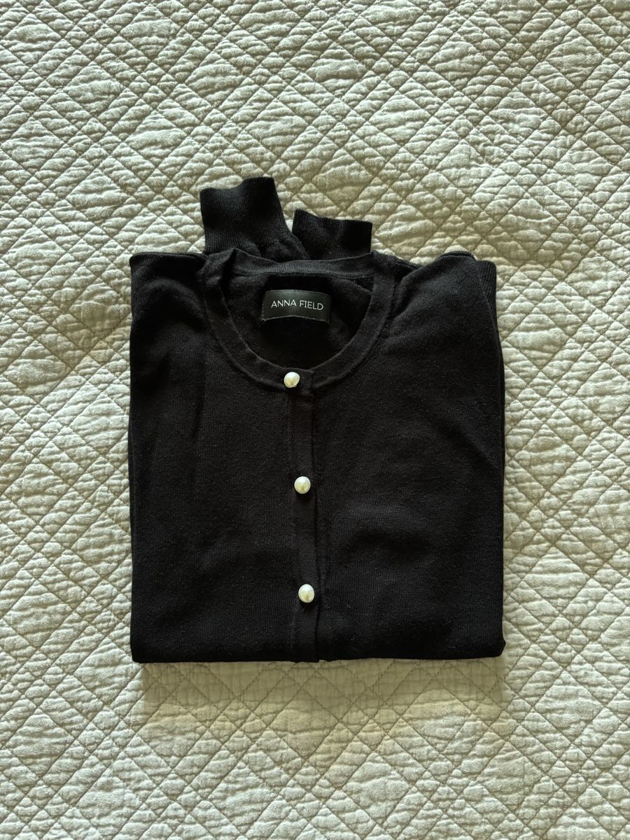 Maglioni & Felpe: Cardigan noir avec boutons à perle – Usato da Lausanne venduto da shabnam.t