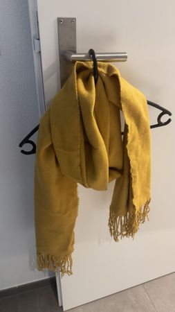Schal und Stirnband in Senfgelb