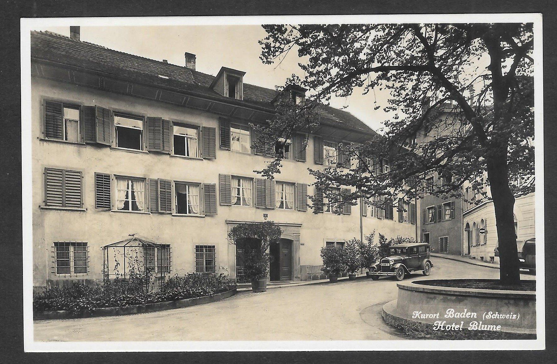 Cartes postales: Baden Hotel Blume mit altem Auto – D'occasion à Olten par clotaldi