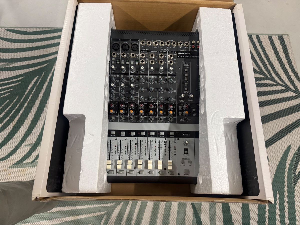 Mackie Console di mixaggio: Mackie Onyx 1220 Mischpult – Usato da Turbenthal venduto da RobinHood77 1