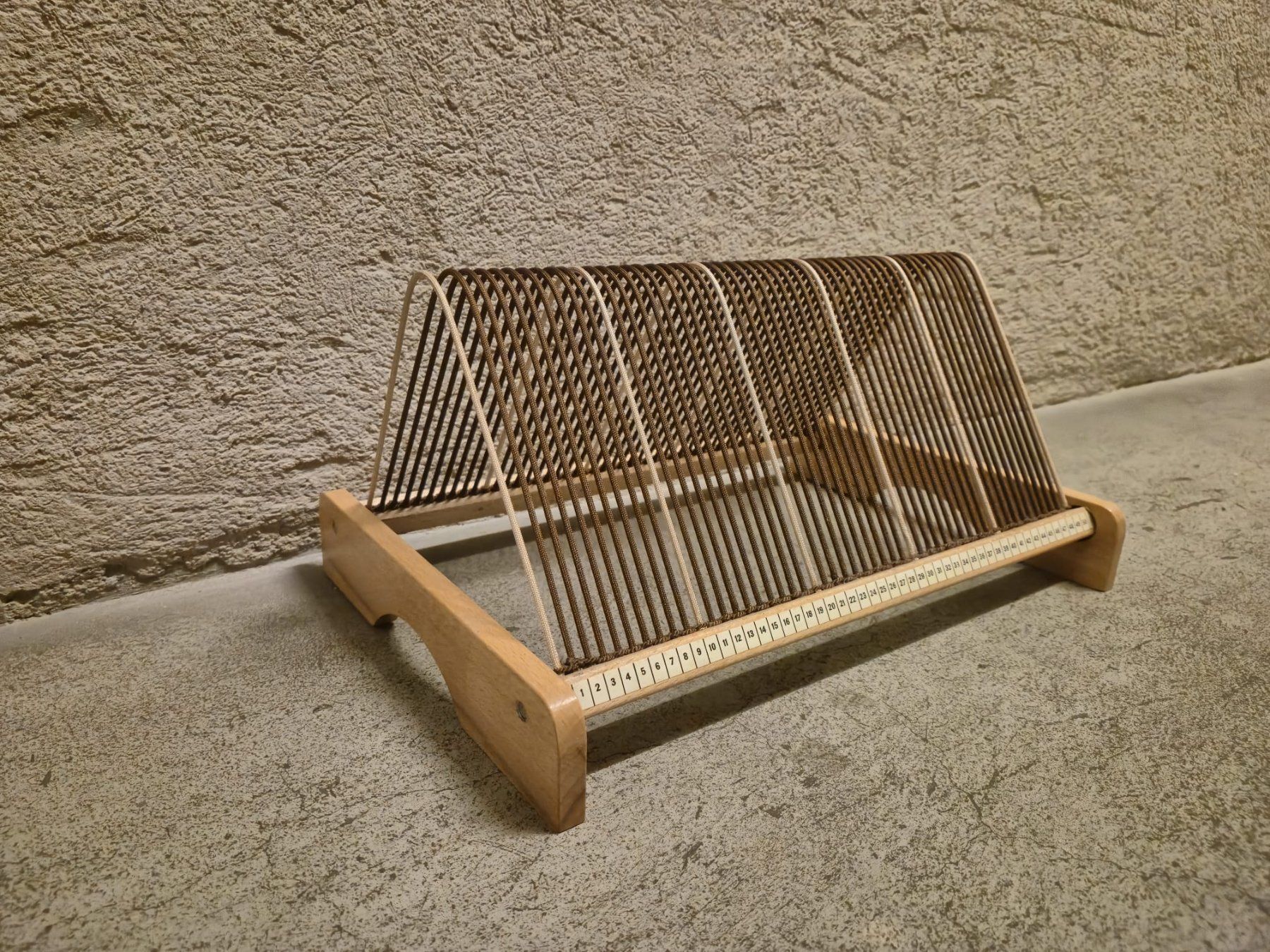 Supporti per strumenti musicali & leggii: Midcentury LP-Ständer / Vinyl Holder – Usato da Basel venduto da may_yh9y 1