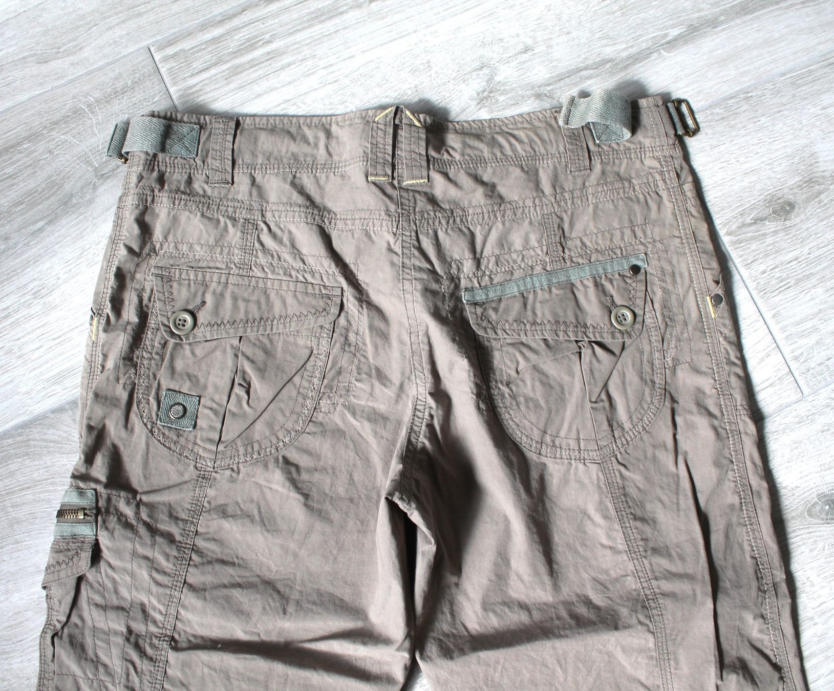 Pantaloni: Pantacourt neuf L – Nuovo e nell'imballaggio originale da Chez-le-Bart venduto da jasse 1