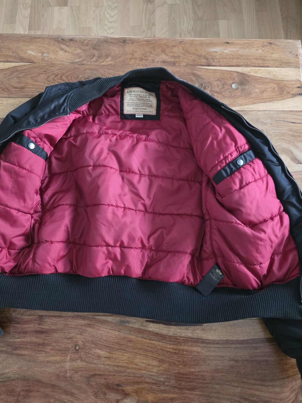 Alpha Industries Vestes: Alpha Industries Bomberjacke schwarz gebraucht Grösse Medium – D'occasion à Dübendorf par ZH_city 2