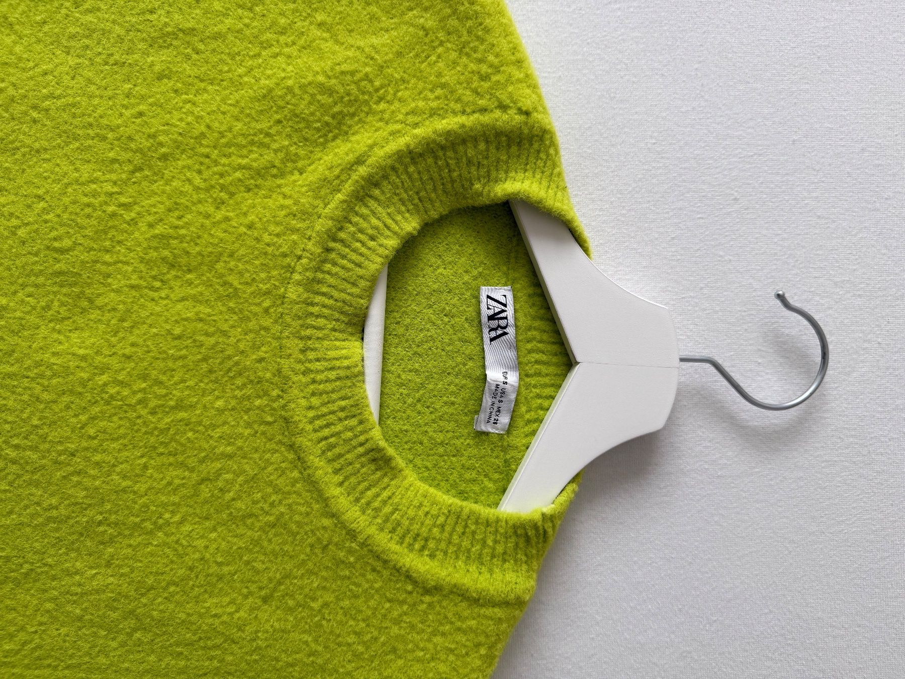 Zara Pullover & Sweatshirts: Zara Neon Green Sweater – Neu (gemäss Beschreibung) aus Zürich von kru_8dtk 2