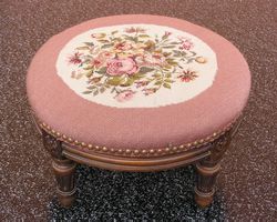 ALTER FUSSSCHEMEL SCHÄMELI GOBELIN BLUMENSTICKEREI