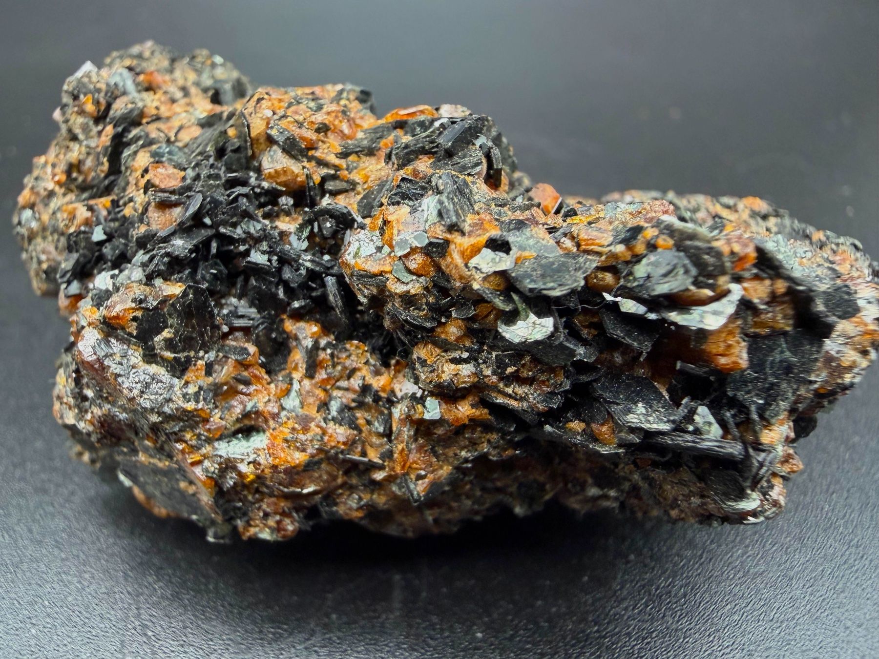 Mineralien & Heilsteine: Magnetite, Phlogopite & Garnet from Monte Somma Vesuvius – Gebraucht aus Figino von panshop 2
