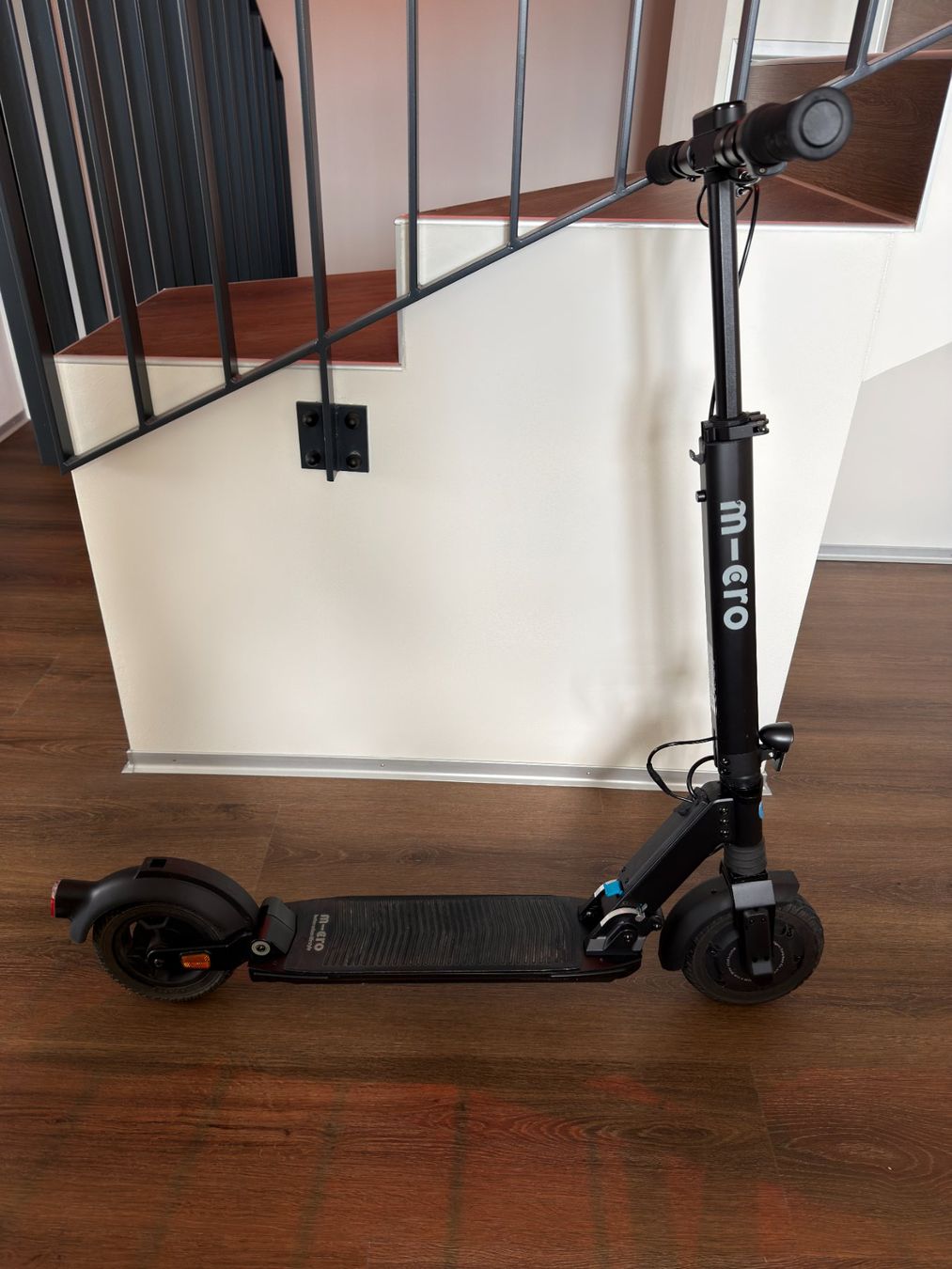 Scooter: Micro Scooter Explorer (E-Trottinett) – Usato da Nänikon venduto da Plobi