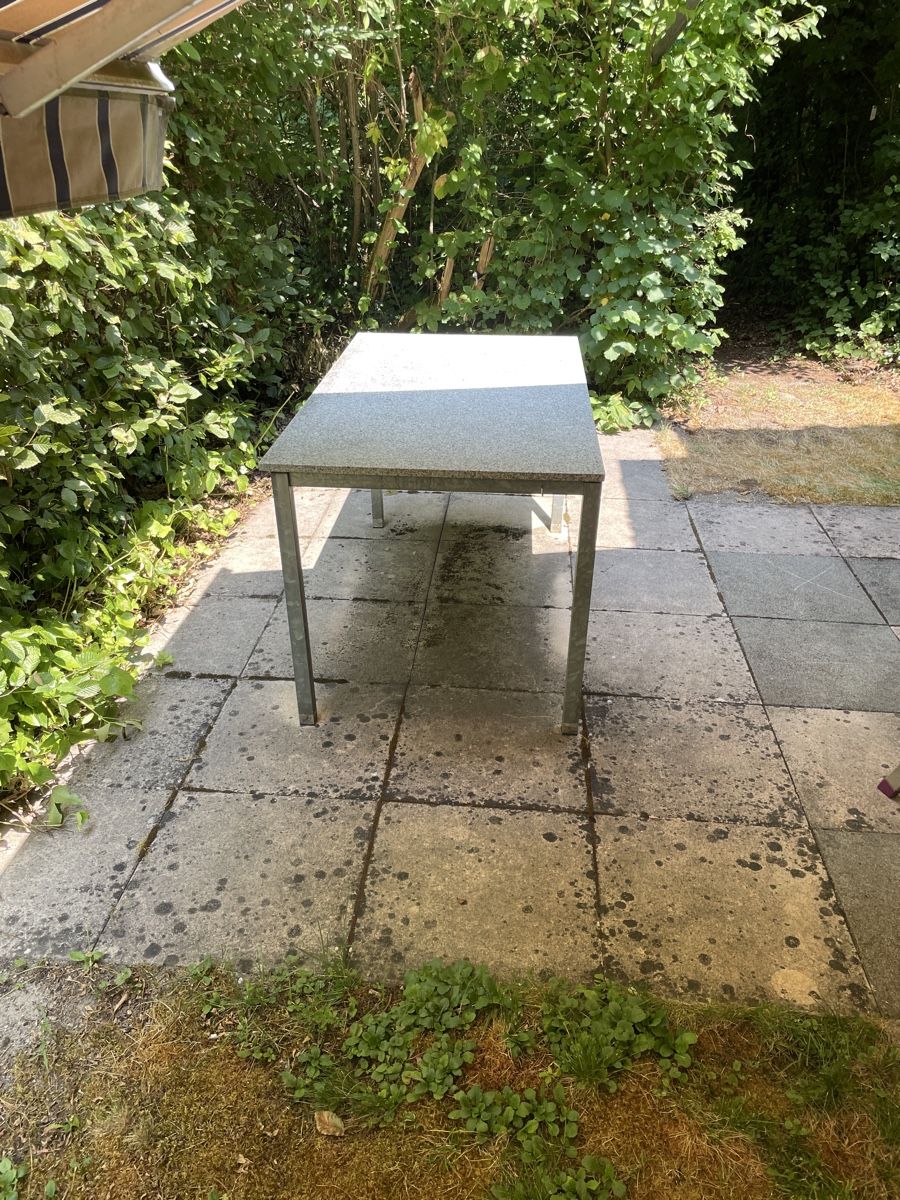 Tavoli: Gartentisch Metall/Granit – Usato da Bern venduto da Ksb1
