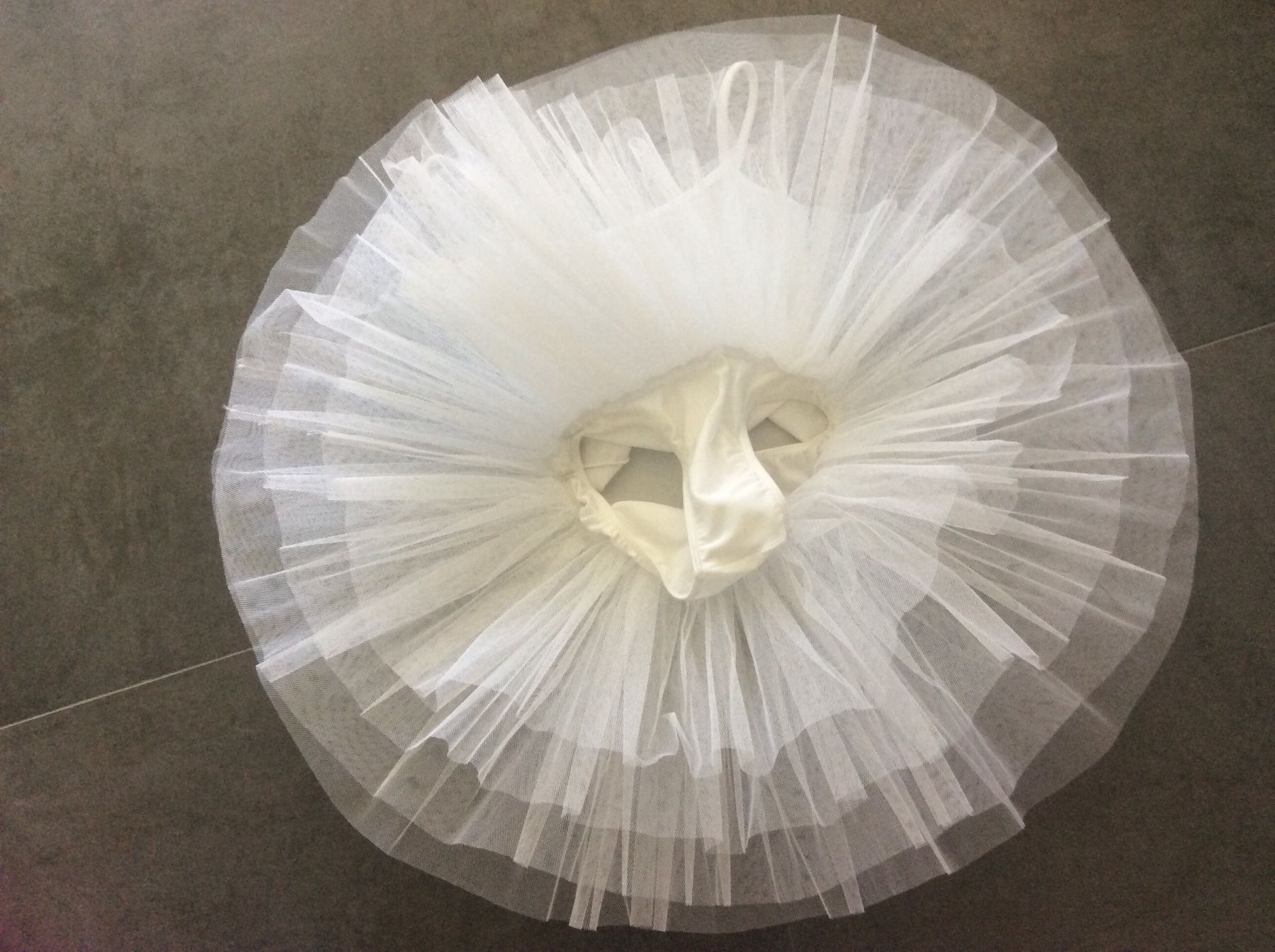 Vestiti & Gonne: Tutu classique blanc 10-12 ans – Usato da Yens venduto da Chriis 2