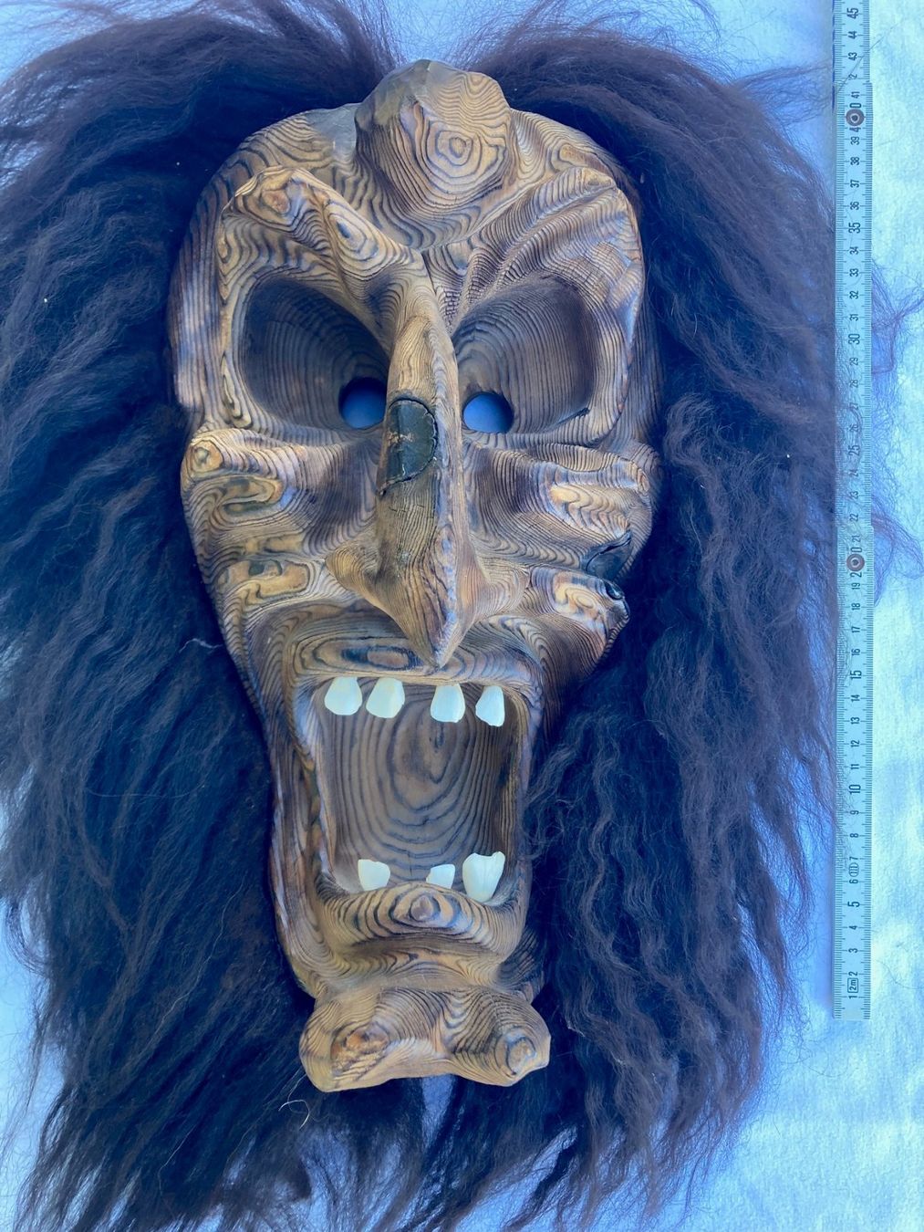 Maschere: Sammlung Lötschen- und Binntaler Holzmasken – Usato da Gelterkinden venduto da Busfreak