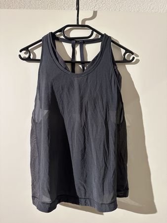 sheer lululemon tank with built-in bra - size4/EU36