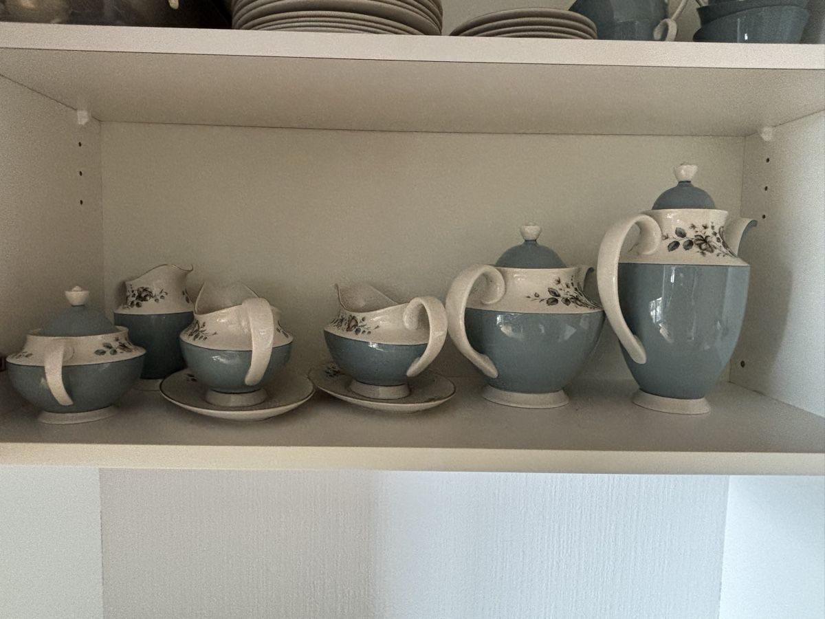 Royal Doulton Services de table: Royal Doulton Rose Elegans Kaffeeservice gebraucht – D'occasion à Schaffhausen par lineva00