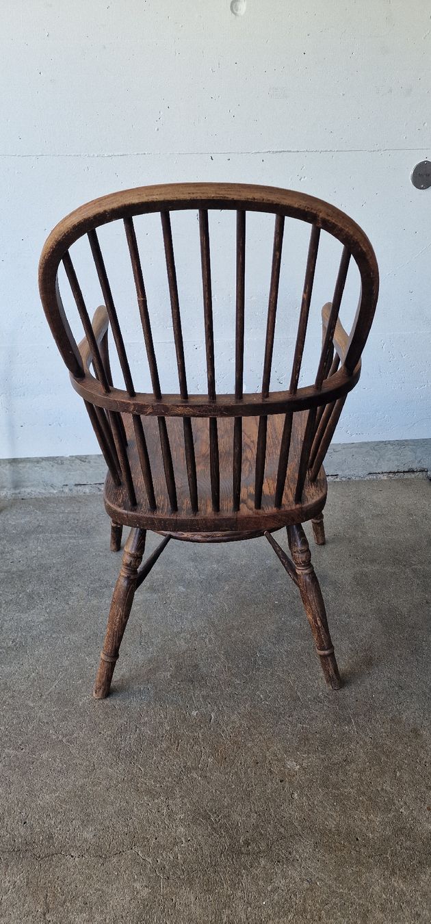 Chaises: Hoop Back Windsor Armlehnstuhl  – D'occasion à Pfäffikon SZ par Brocki-21 3