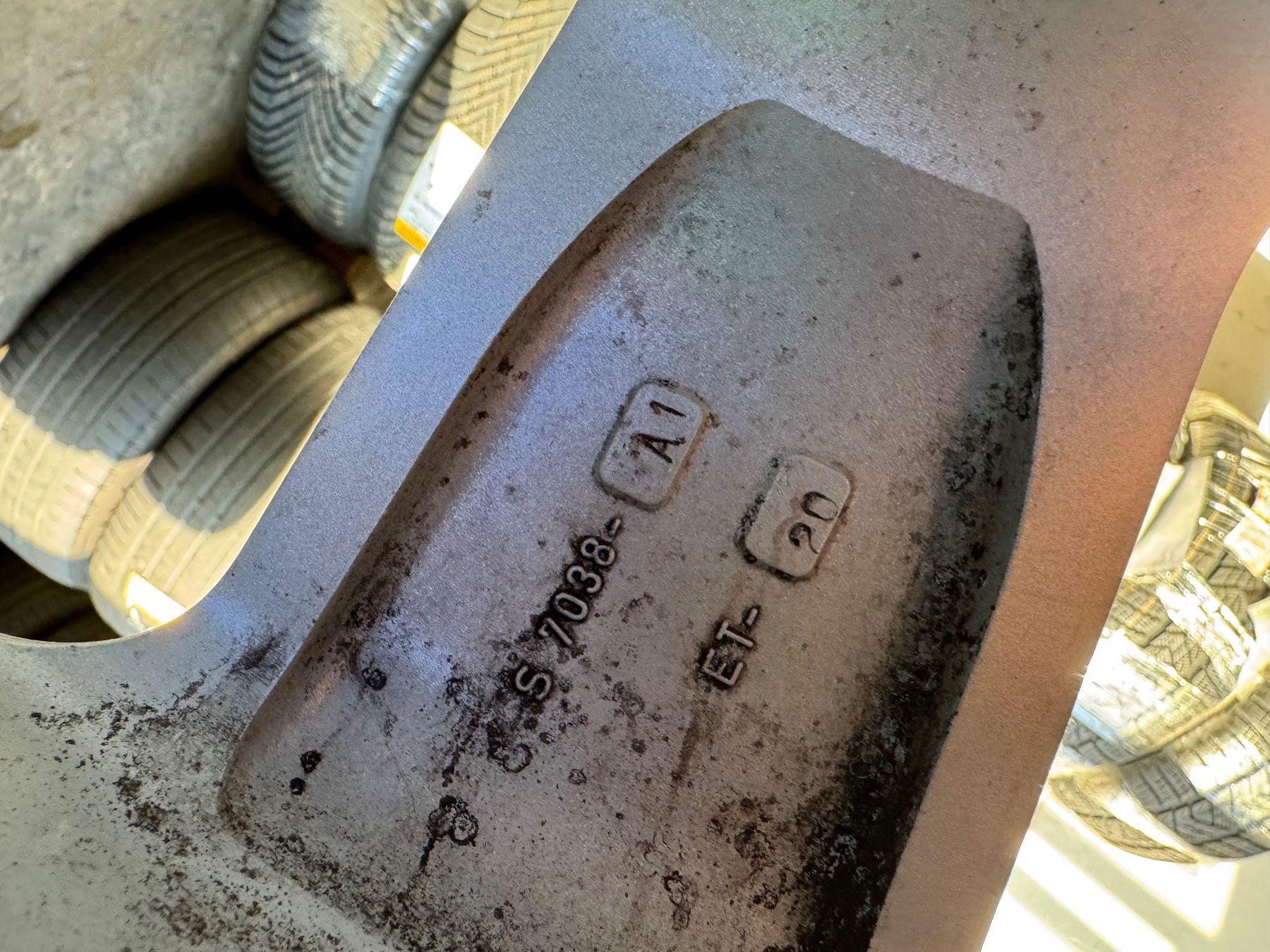 Pneumatici & Ruote complete: Audi A4 B5 Winter Kompletträder – Usato da Rotkreuz venduto da garage-wismer-ag 3