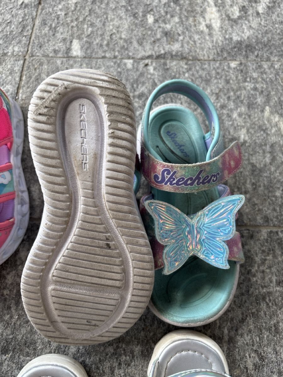Skechers Chaussures filles: Mädchen Sandalen und Schuhe 4 Paar – D'occasion à Lupsingen par Aloha_21 3