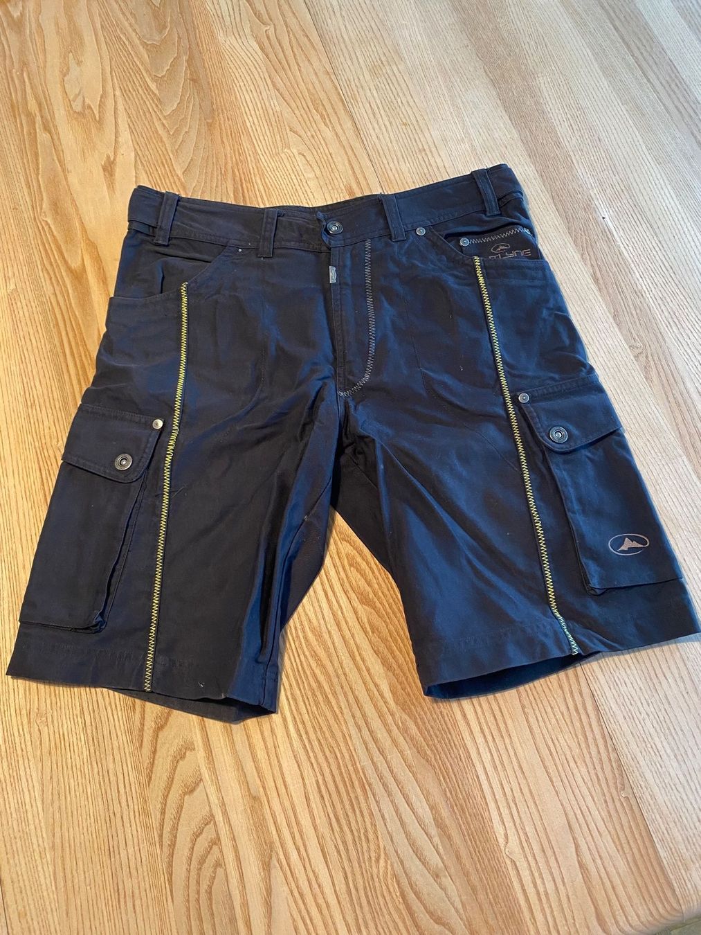 Pantaloni: Herren Cargo Shorts, Grösse 48, Outlyne – Usato da Rüschlikon venduto da Emma01