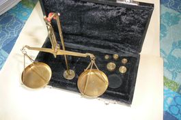 Antike Goldwaage mit Gewichtsset 20g gebraucht im Etui