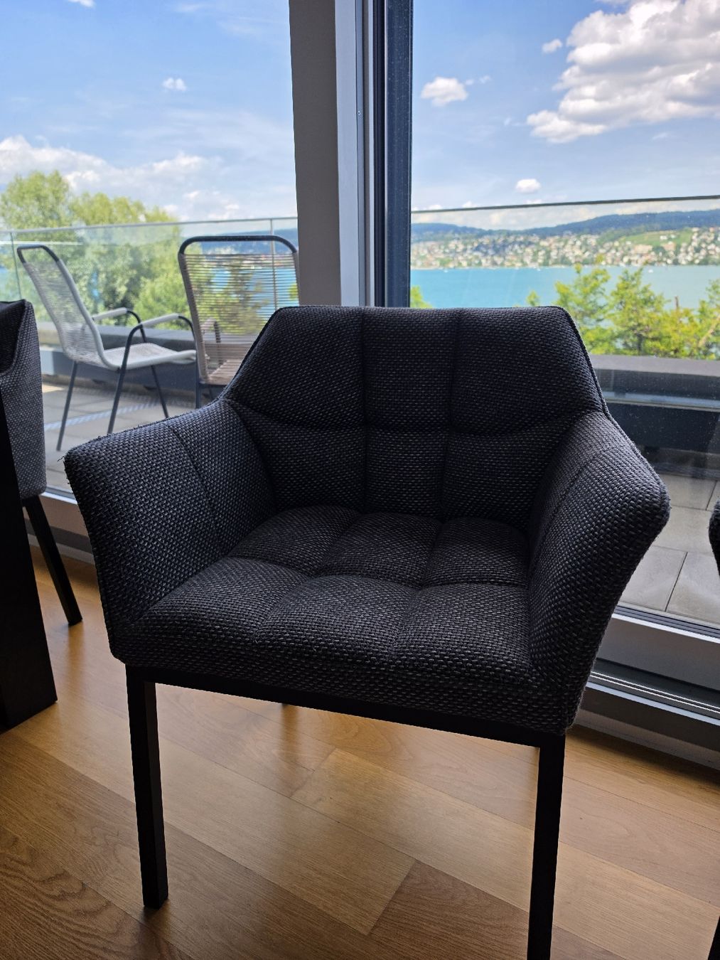 Chaises: 2x Esszimmerstühle in grau – D'occasion à Thalwil par Chris23 2