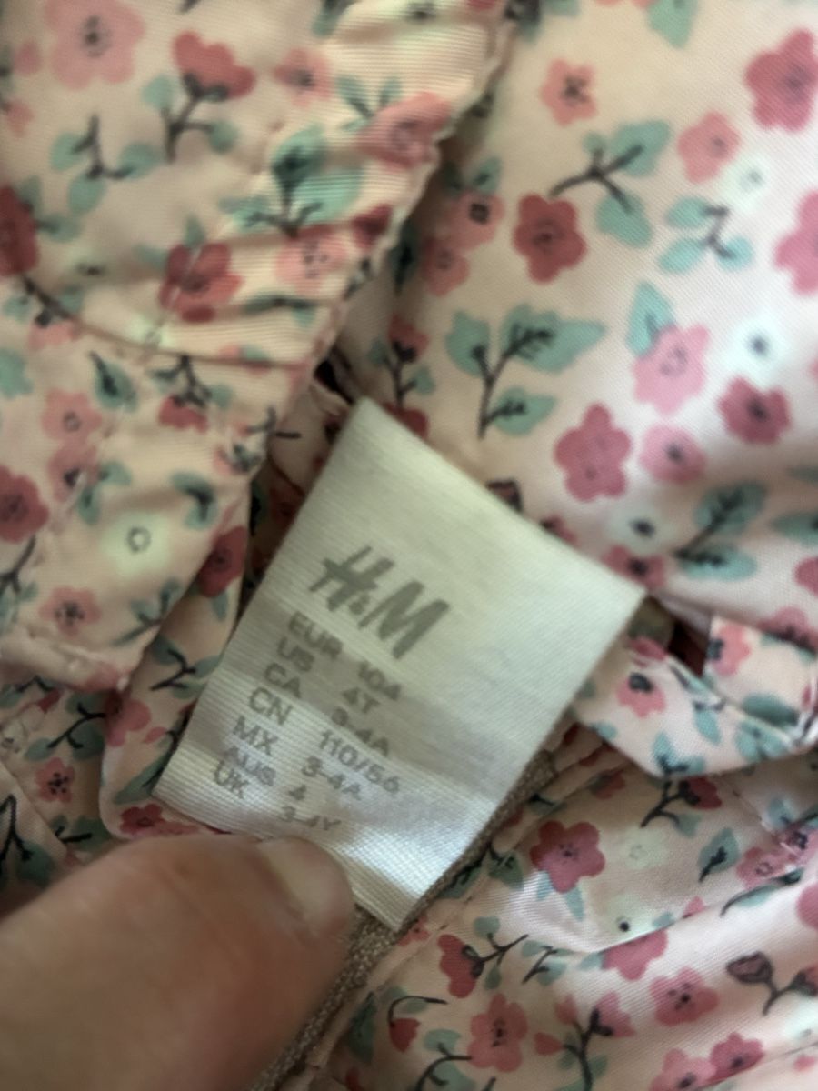 H&M Vestes & Manteaux: Regenjacke H&M Blumen Grösse 104 – D'occasion à Muhen par Sally203 3