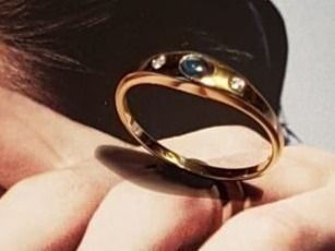 Bagues: Stilvoller 750 Goldring mit 1 Saphir – Neuf (Voir description) à Unterägeri par Altgoldschmuck 5