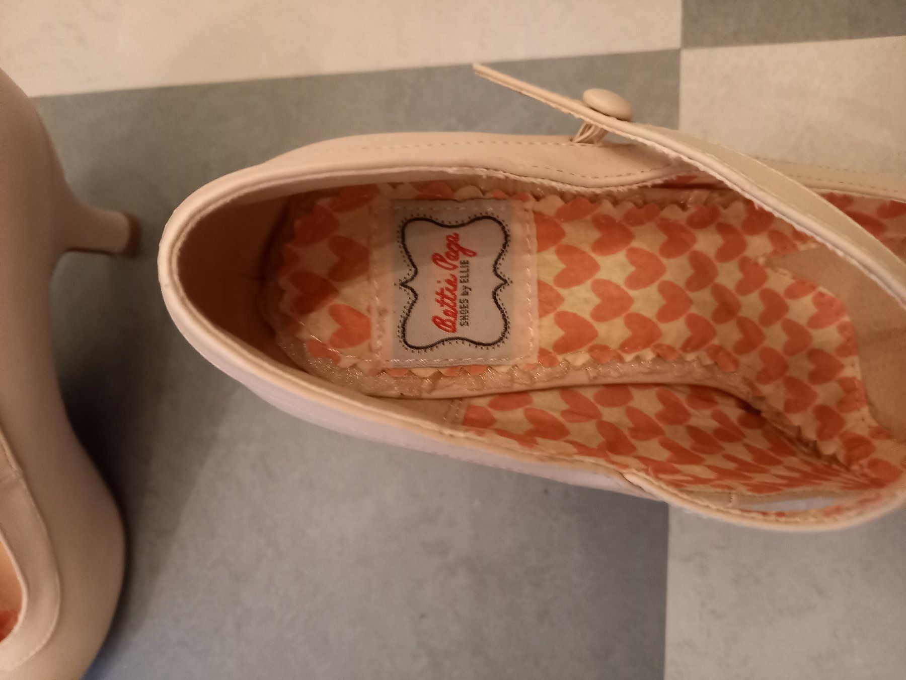 Scarpe da donna: Pumps in Beige look 50er – Nuovo (secondo la descrizione) da Basel venduto da bobbylein 1