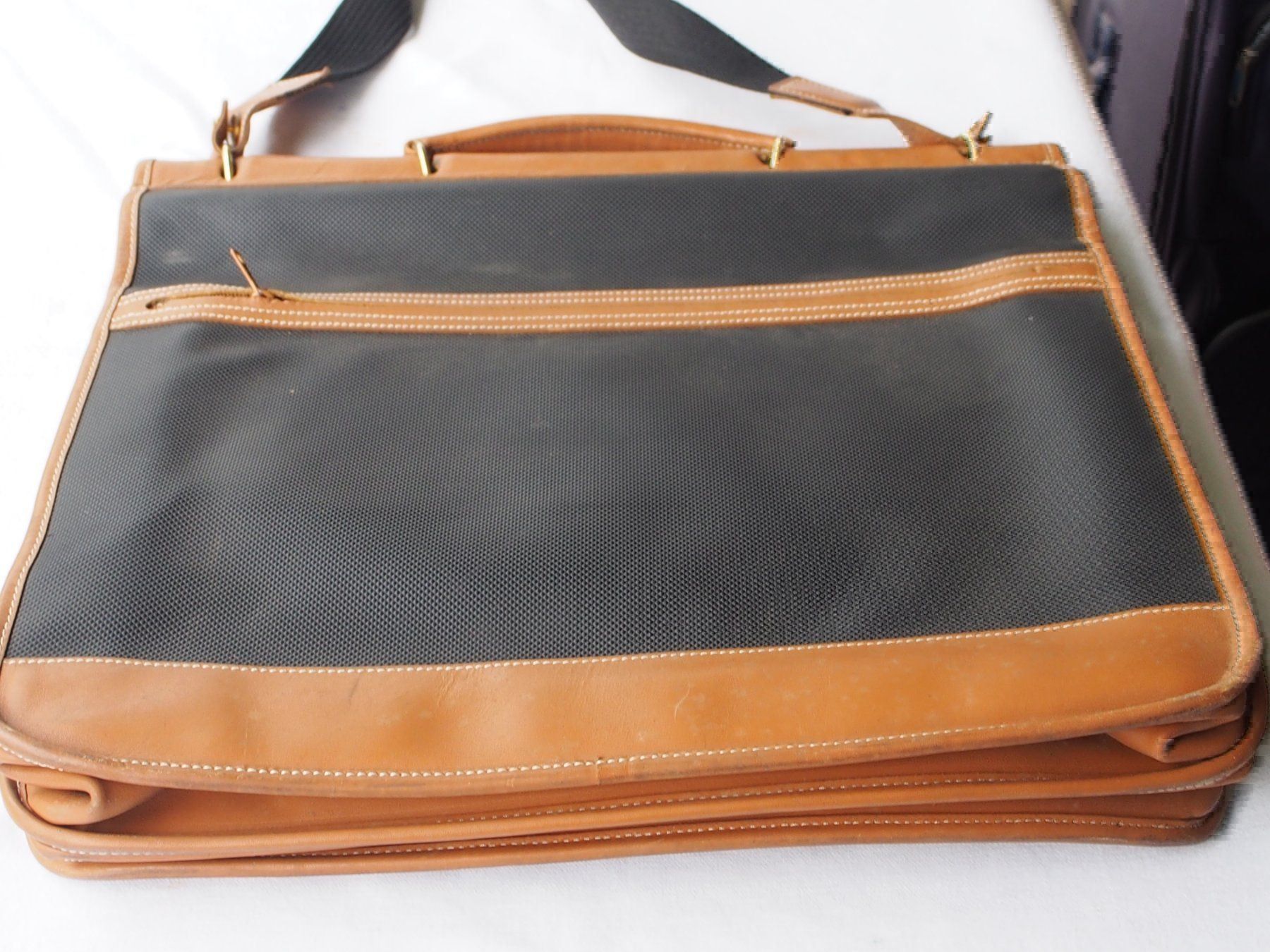 Handtuchhalter: cartable de bonne marque – Gebraucht aus Meyrin von SRemka 1