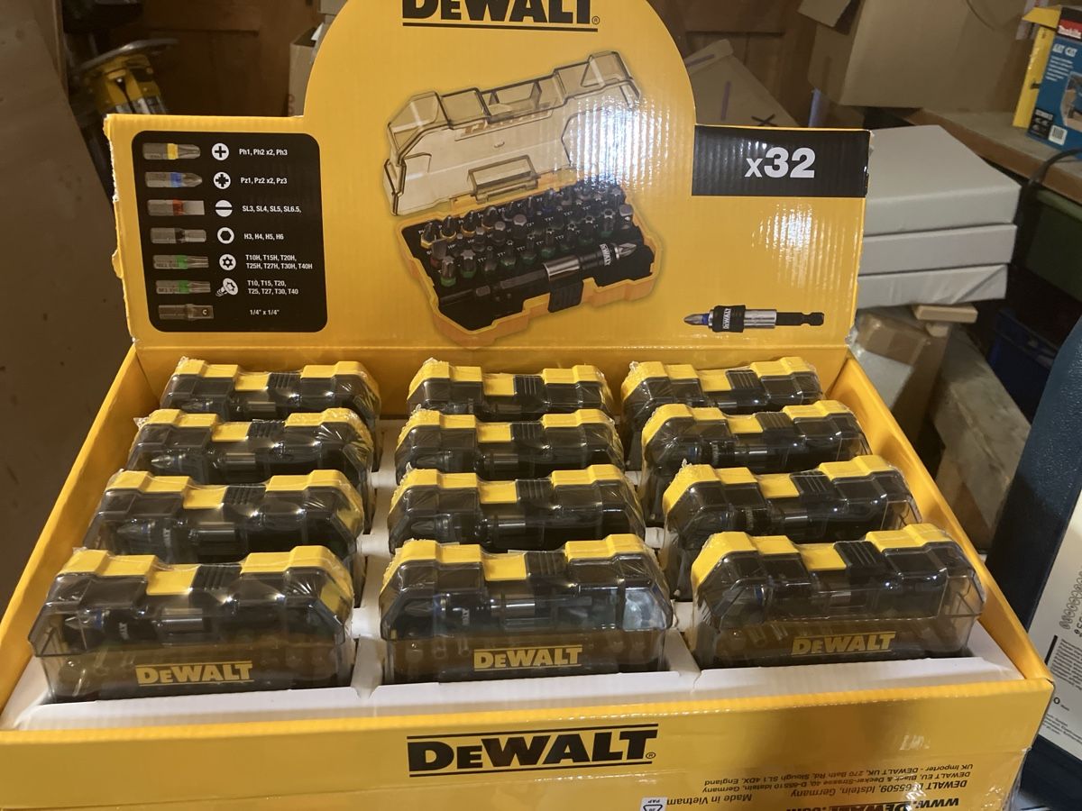 Dewalt Tous les outils: Dewalt Bit Set Display mit 12 Bit Set!! – Neuf avec emballage d'origine à Leuggern par Dominik330