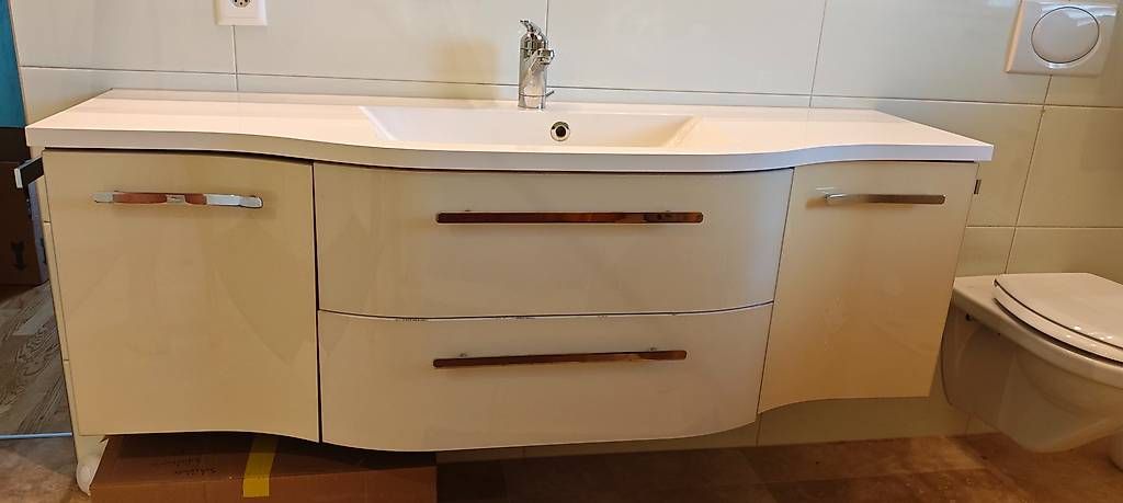 Badezimmermöbel: Pelipal Design-Badmöbel geschwungen – Gebraucht aus Seedorf BE von frilalo
