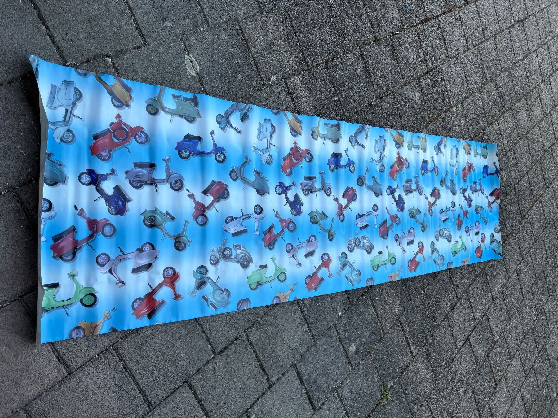 Autres: Blache  ca 70x243cm Tischtuch Vespas – D'occasion à Neftenbach par Rose40