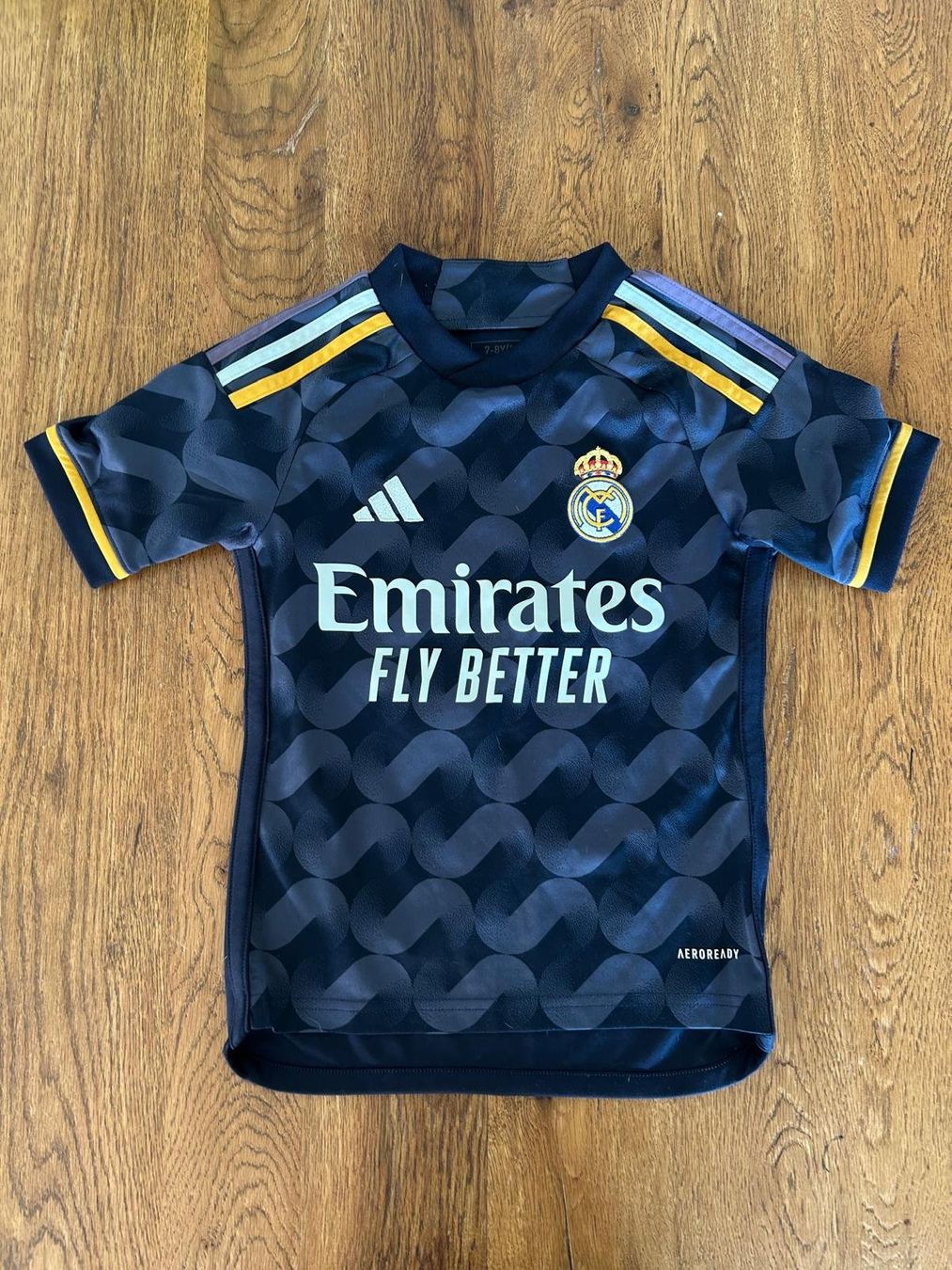 Adidas Scarpe, pantaloni & magliette da ginnastica: Real Madrid Jersey - Eduardo Camavinga Size 128 – Usato da Cham venduto da 9inches