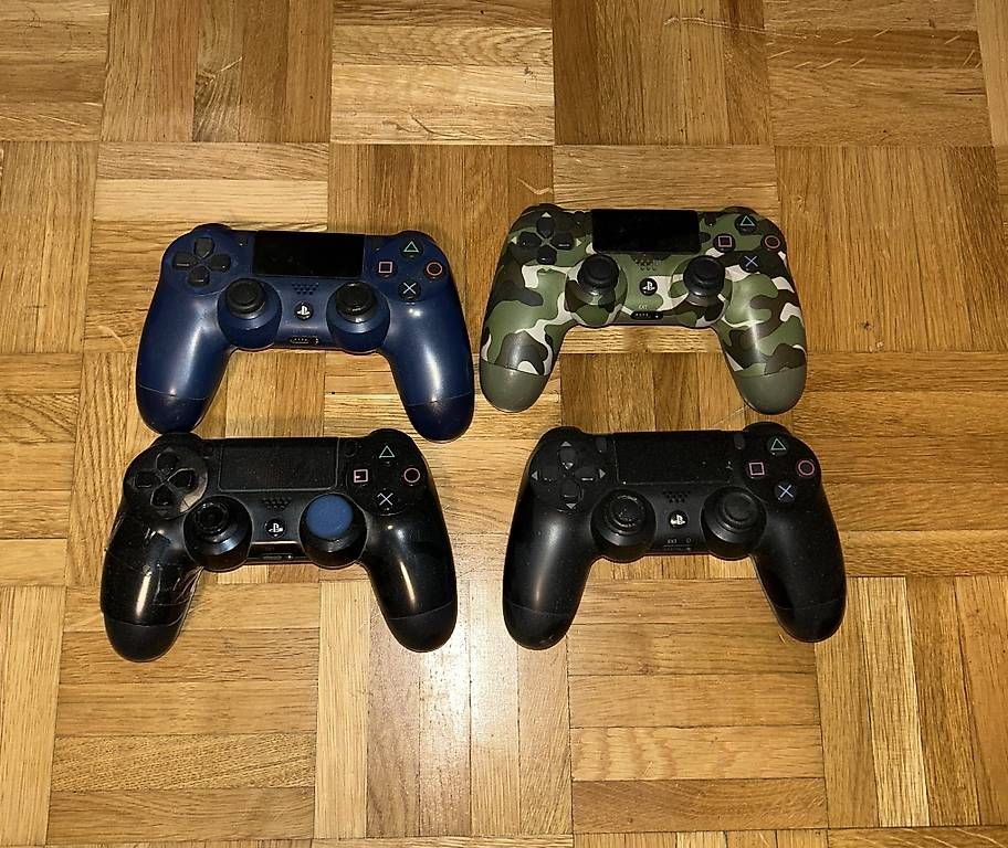 Sony Konsolen: Manettes PS4 – Gebraucht aus Bulle von mkg_n9kw