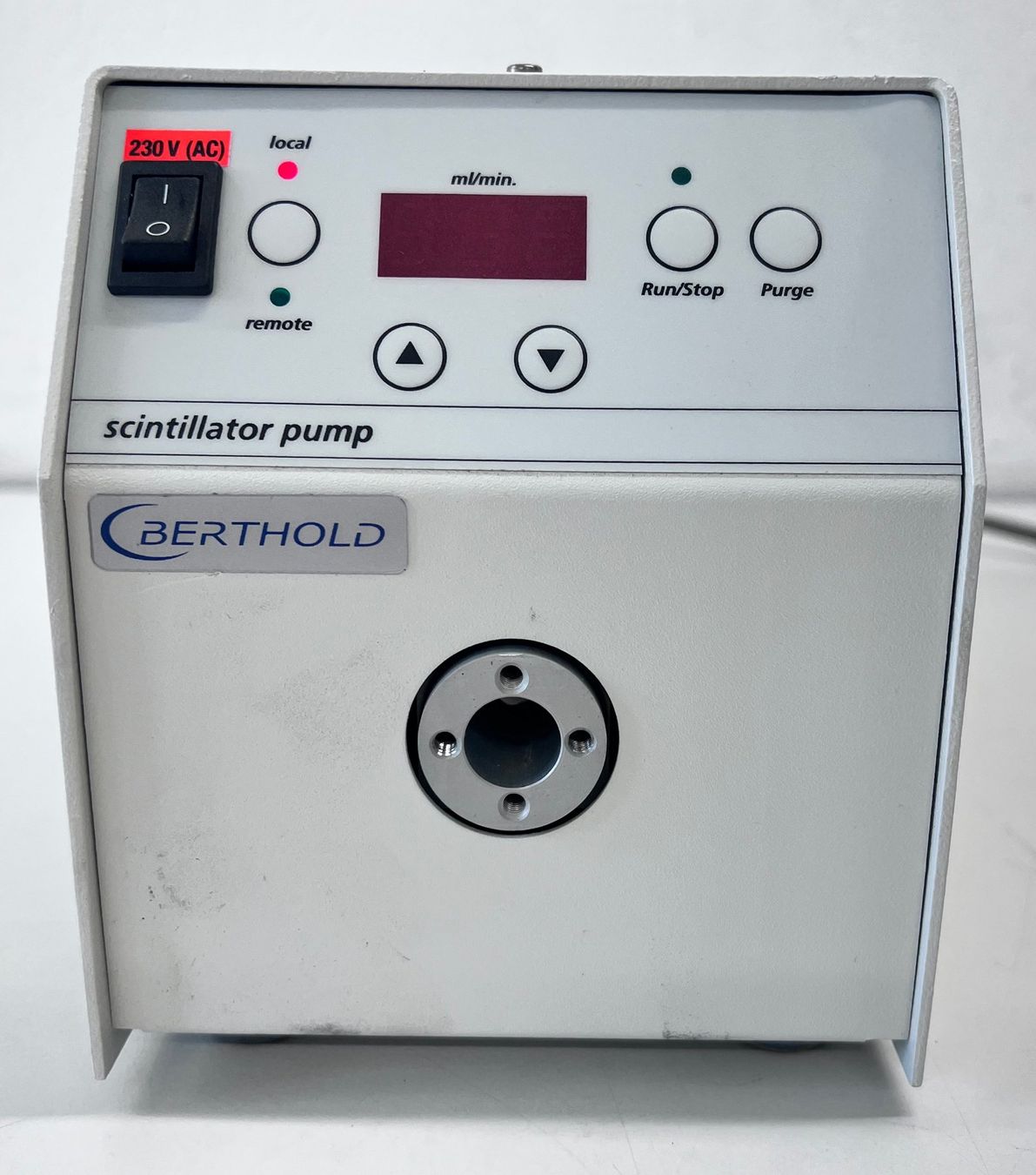 Accessori da laboratorio: Berthold Scintillator Pumpe LB 5035-3 – Usato da Niederdorf venduto da LeptonAG_Labor 1