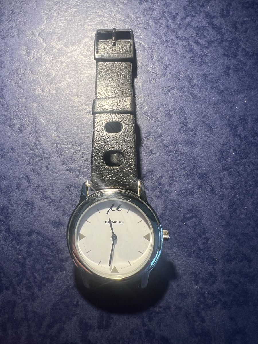 Olympus Orologi: Eine Olympus Uhr – Nuovo (secondo la descrizione) da Laufen venduto da groove60 6