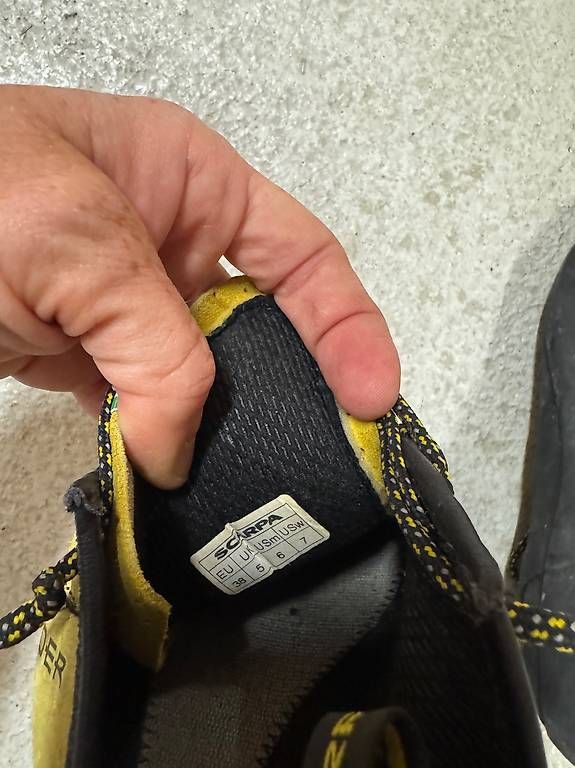 Scarpe da uomo: Kletterschuhe: Scarpa Thunder (Gr. 38) – Usato da Luzern venduto da el_duende 1