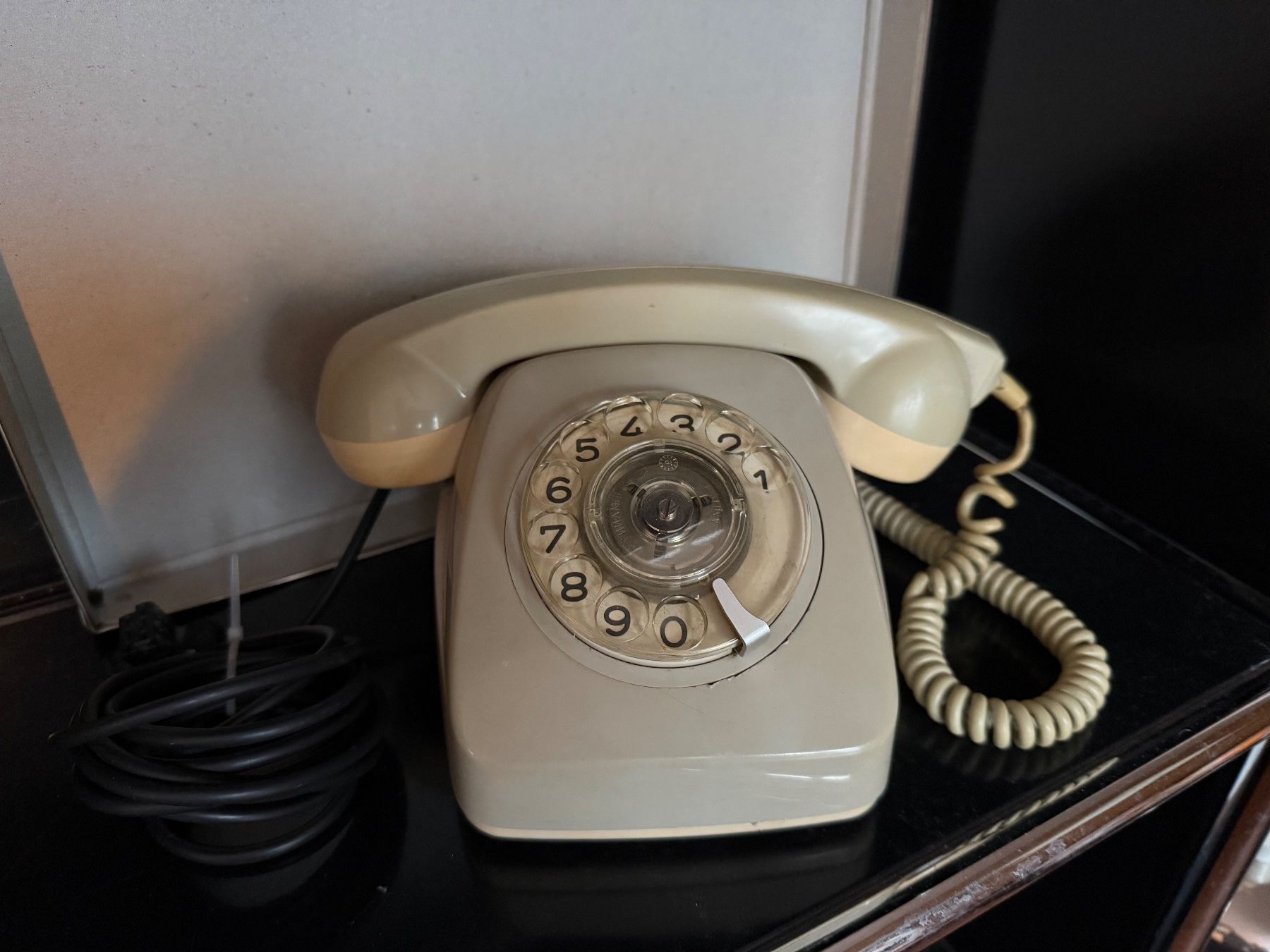 Telefone: Vintage Wählscheiben-Telefon CH – Gebraucht aus Altstätten SG von mhu_k9gj 2