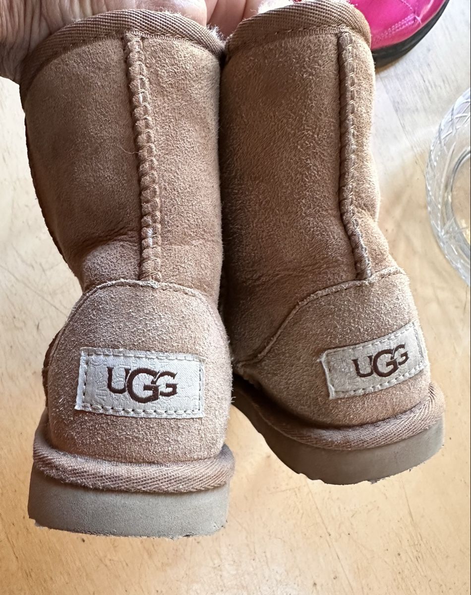 Ugg Chaussures garçon: UGG Stiefel size 28 – D'occasion à Hinterkappelen par una066 3