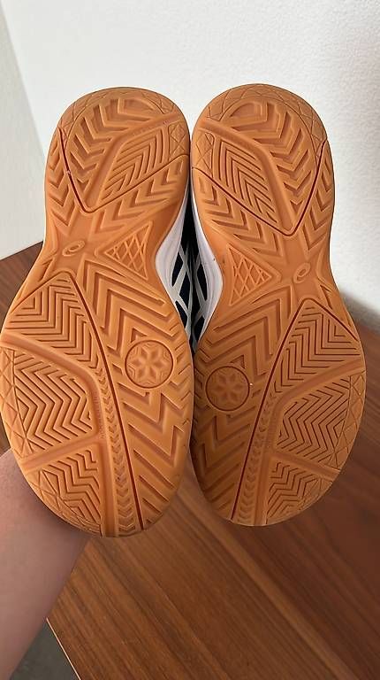 Asics Chaussures garçon: Hallenschuhe ASics 36 – D'occasion à Langenthal par urs_57zf 1