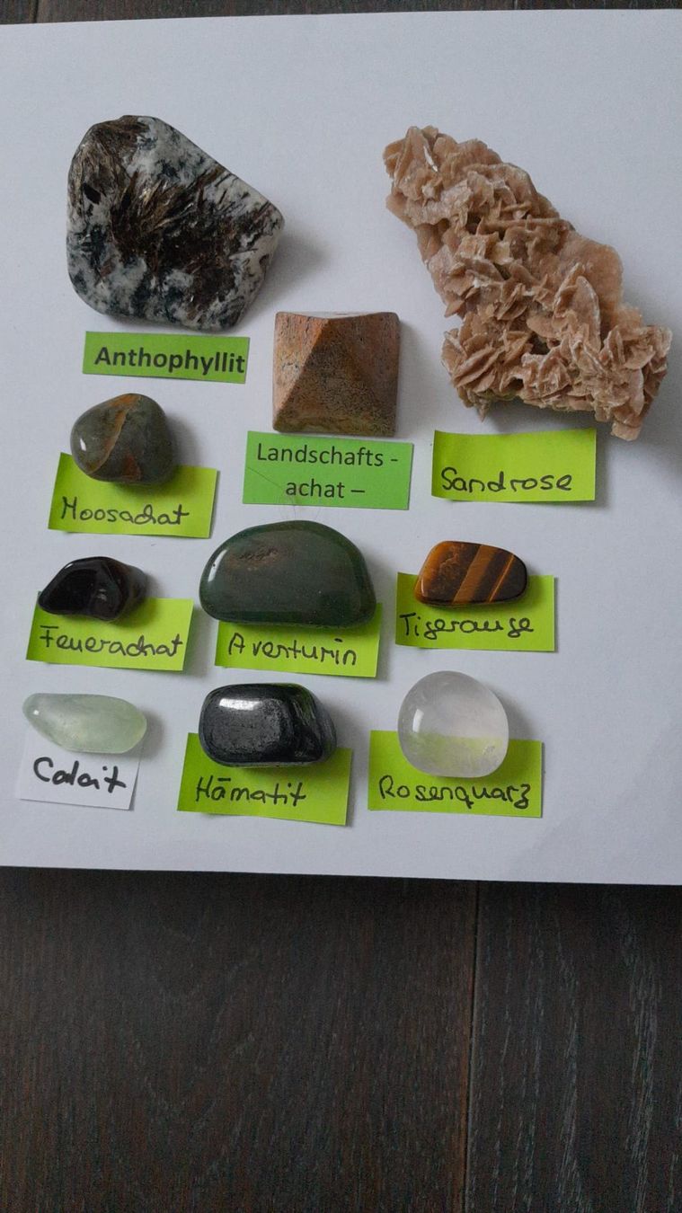 Minerali & Pietre curative: 10er Set Trommelsteine mit seltenem Anthophyllit: Set 71 – Usato da Amriswil venduto da jae_9kvl