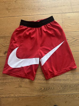 Nike Dri-FIT Short Gr. S rot-weiss