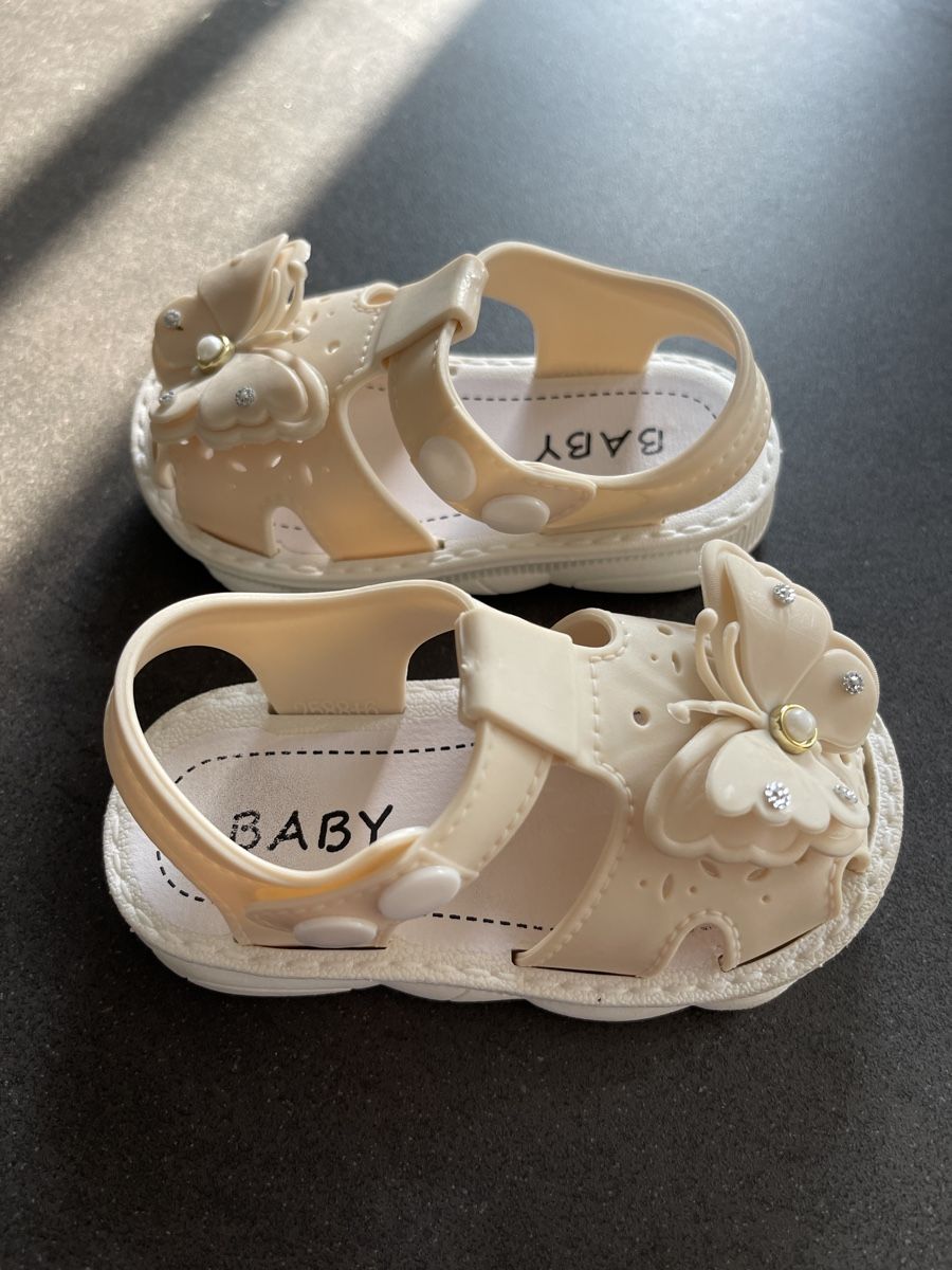Schuhe für Mädchen: Sommer Sandalen mit Schmetterling, Gr. 21 – Gebraucht aus Engelburg von Annis_Crew 2