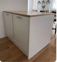 Kücheninsel weiss mit Holzoptik Platte neuwertig