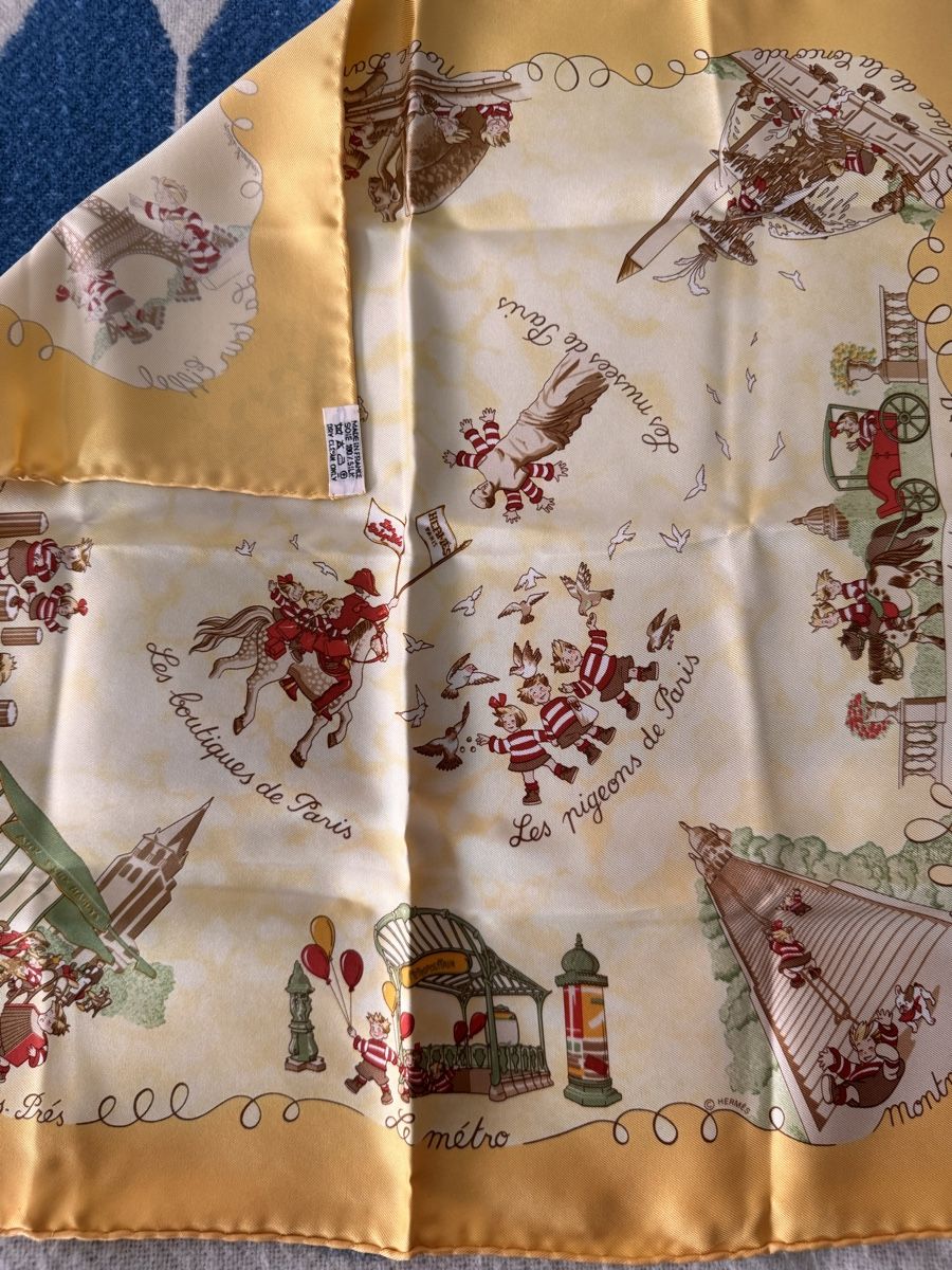 Hermès Foulard & Sciarpe: Hermès gavroche neuf 31x31 cm Les Triplés – Nuovo (secondo la descrizione) da Genève venduto da HappyLifestyle 8