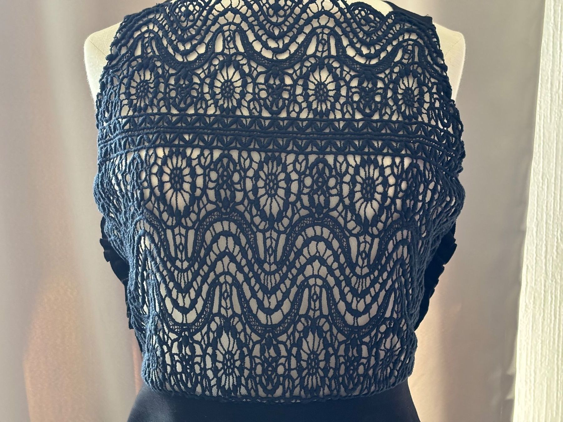 Valentino Vestiti: Robe Red Valentino noire dentelle taille L neuve – Usato da Peseux venduto da Cresus27 7