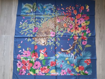 SALVATORE FERRAGAMO Foulard en soie/seiden Foulard neuf/neu